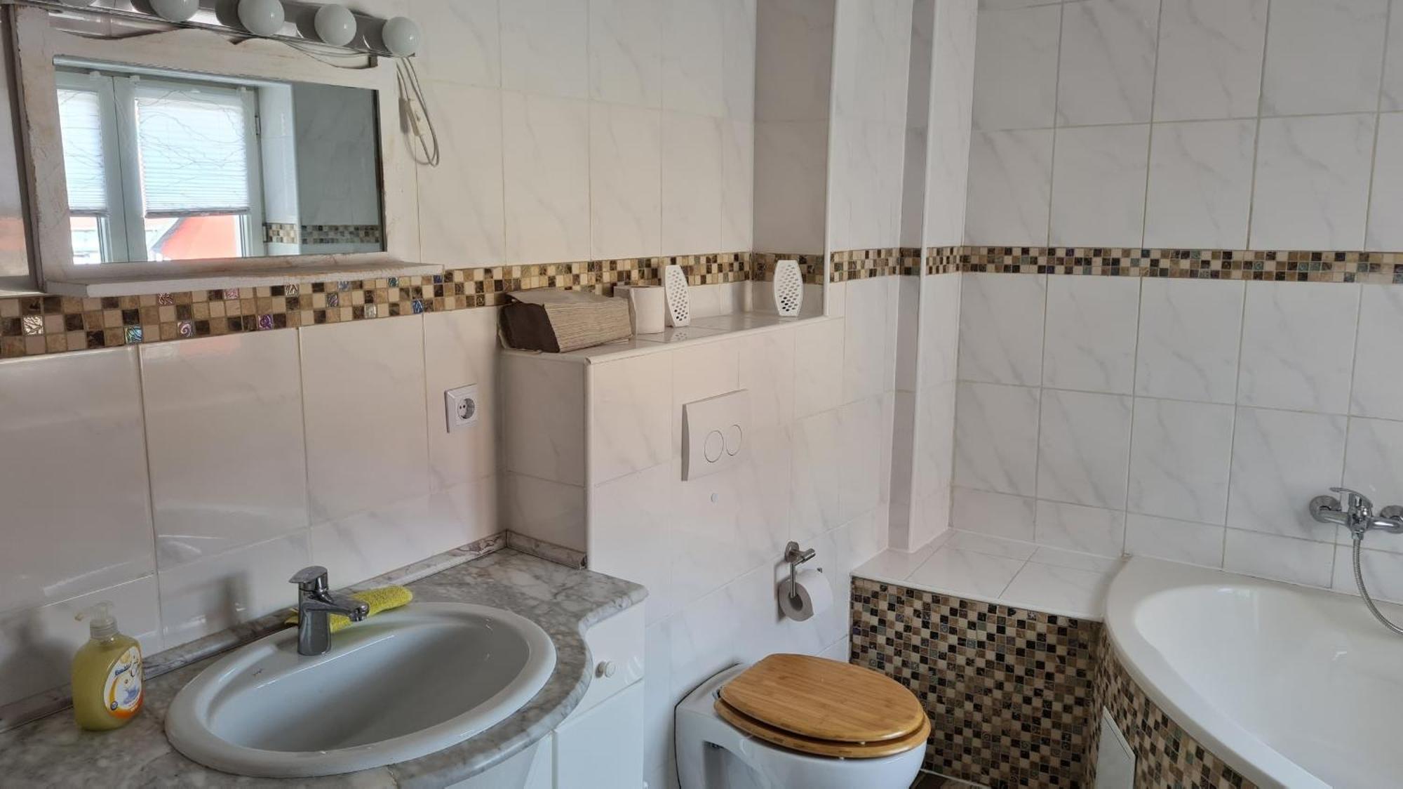 Ferienwohnung Mit Individueller Ausstattung - Jedes Zimmer Ist Anders Érfurt Exterior foto
